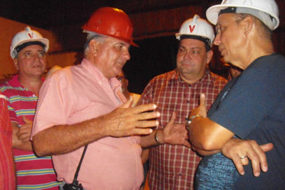 Héroe de la República de Cuba visita centros laborales en Ciego de Ávila