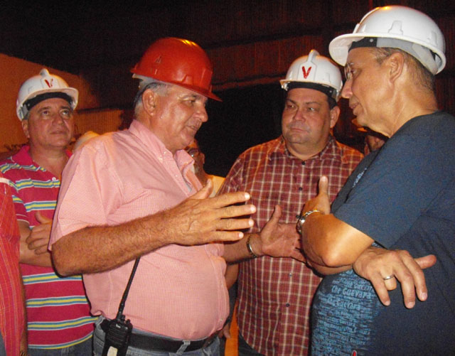 Héroe de la República de Cuba visita centros laborales en Ciego de Ávila