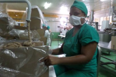 Listos para desfilar trabajadores de la alimentaria y la pesca en Santiago de Cuba