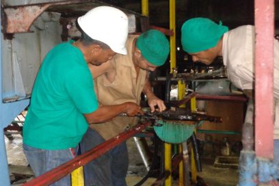 Los trabajadores de Granma de celebración y comprometidos