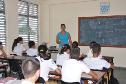 Egresados de nivel medio superior podrán formarse como profesores de secundaria básica
