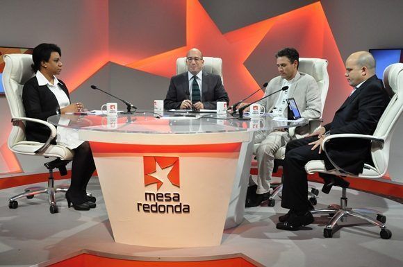 El programa televisivo abordó las acciones que desarrolla el país para enfrentar el sequía. Foto: Roberto Garaicoa/ Mesa Redonda.