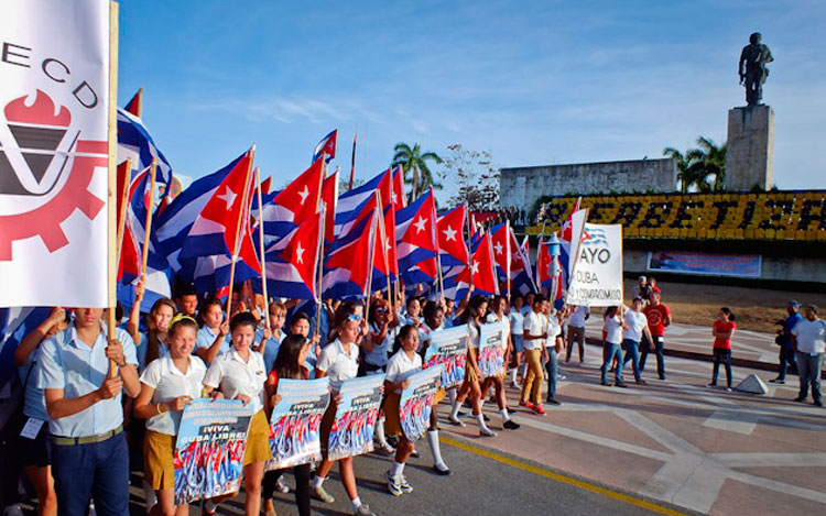 Santa Clara se prepara para el desfile del Primero de Mayo.