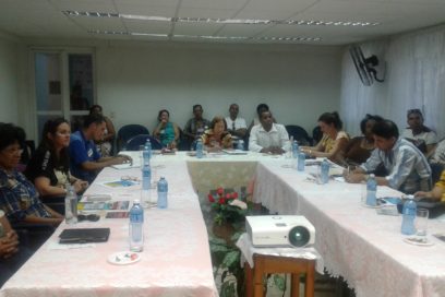 Apuestan por perfeccionar superación posgraduada de economistas cubanos