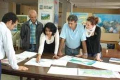 Soñar con los pies en la tierra