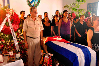 Ofrenda de Raúl para fallecido músico santiaguero Electo Silva