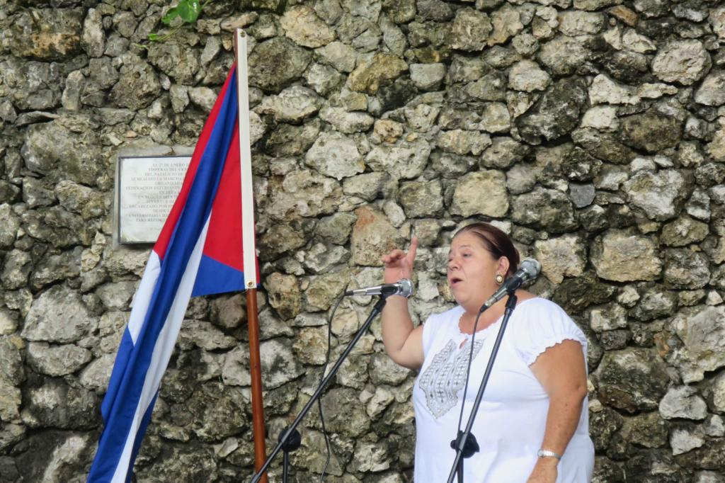 El público disfrutó la declamación de la reconocida actriz Corina Mestre. Foto: Alejandro Benítez Guerra