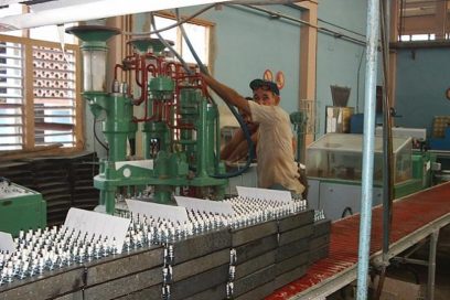 Fábrica de Bujía recuerda al Che