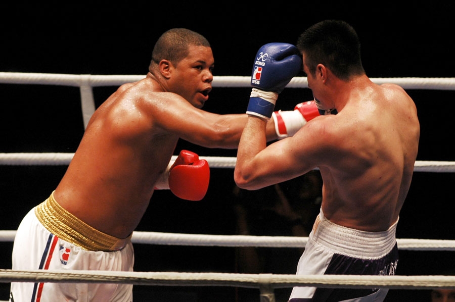 José Ángel Larduet (+91 kg) ratificó su excelente estado y pasó por encima de Bakhodir Jalolov. Foto: César A. Rodríguez