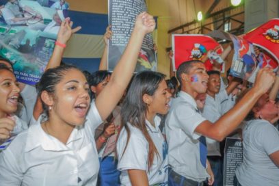 Ratifican jóvenes capitalinos su apoyo al proceso revolucionario