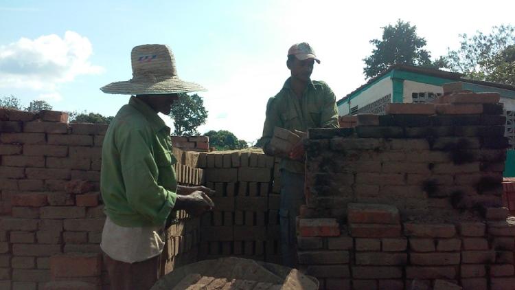 Constructores bayameses en conferencia