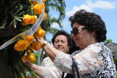 Recibe presidente cubano a viuda del líder angolano Agostinho Neto