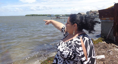 Daili es una mujer convencida de la labor que voluntariamente realiza y en especial que con ella se cuida la tranquilidad y la dignidad del país. Foto: Lourdes Rey Veitía