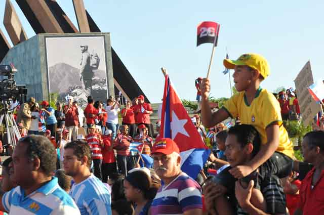 Desfile Primero de Mayo en Santiago de Cuba