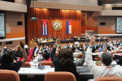 Debates en comisiones…, en la actualización de nuestro modelo socio-económico