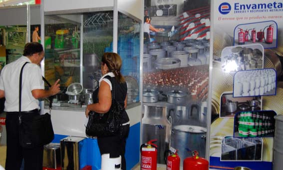 Feria de Negocios con paso firme