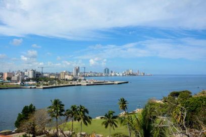 Cuban company builds barriers to reduce pollution in Havana Bay