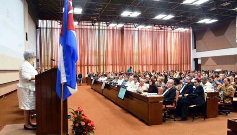 Resaltan papel del control interno en la economía cubana