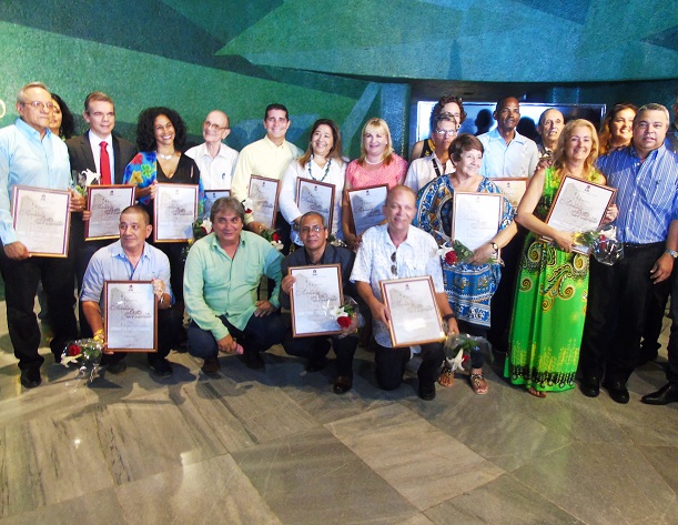 Profesionales, especialistas y creadores merecieron la Condición de Artistas de Mérito de la Radio y la Televisión cubana. Foto: Daniel Peñalver Lazcano 