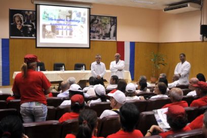 Visitan instituciones de salud en La Habana
