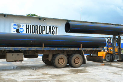 Apurados que se visten despacio