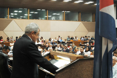 Juristas cubanos reconocen trayectoria de Raúl Castro