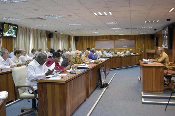 Meeting of ministers presided by Army General Raúl Castro Ruz, President of the Councils of State and Ministers. Photo: Estudio Revolución
