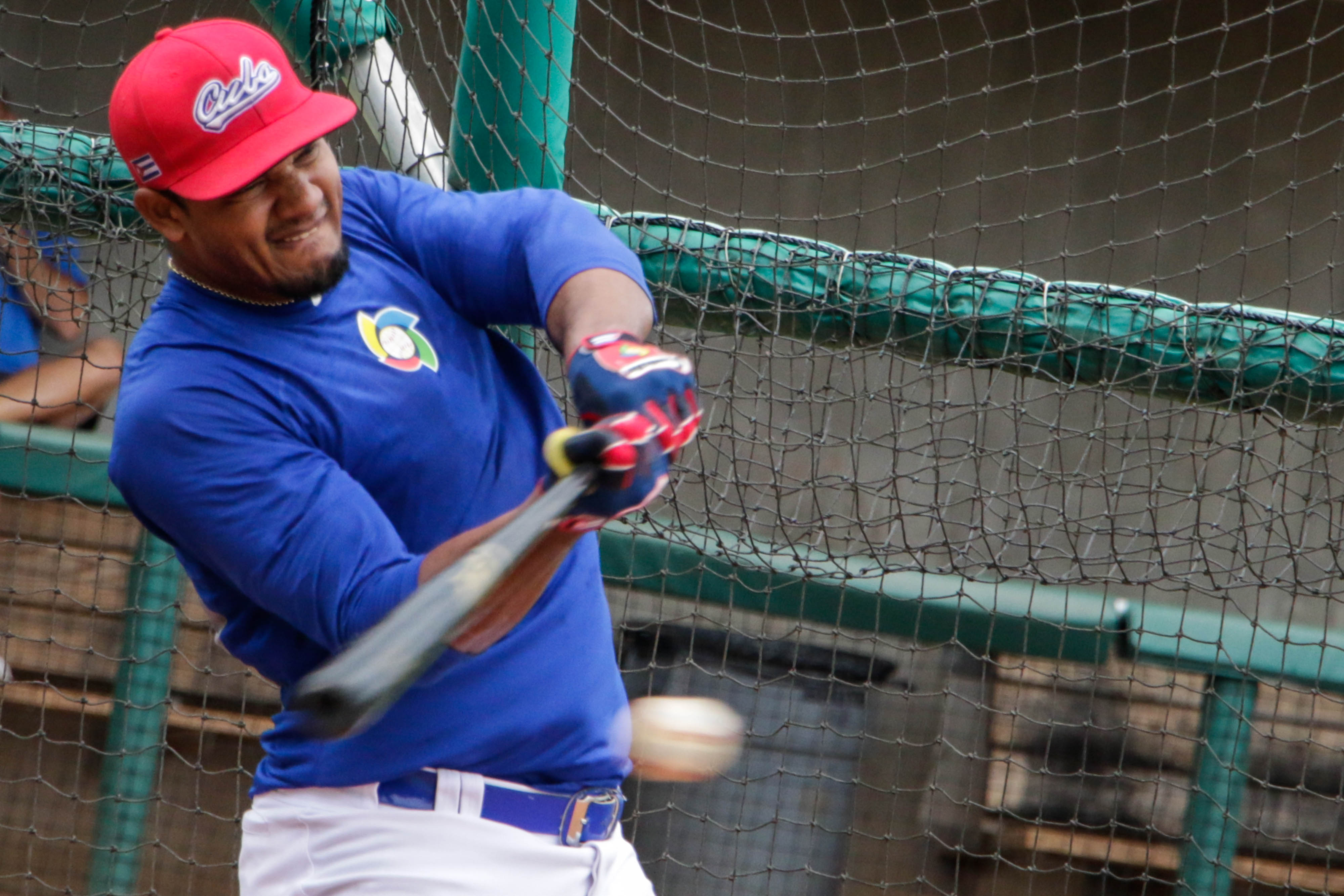 Yosvany Alarcón, receptor del equipo cubano de béisbol que participará a partir del próximo 2 de julio en el Tope Amistoso Cuba-Estados Unidos,. ACN FOTO/Abel PADRÓN PADILLA