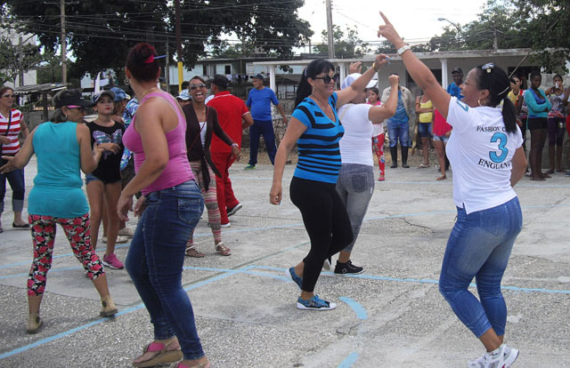 La bailoterapia goza de mayor popularidad en verano. Fotos: José Luis Martínez Alejo