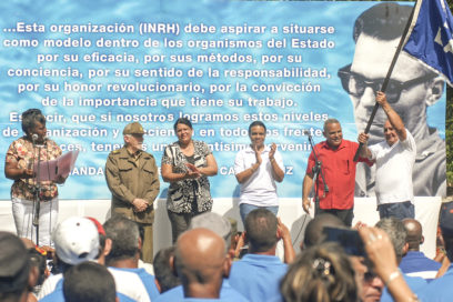 Reconocen proeza laboral de constructores (+ Fotos)