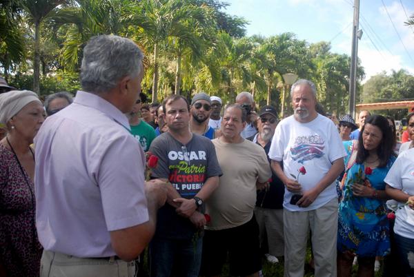La Brigada puertorriqueña de solidaridad con Cuba, Juan Rius Rivera, junto a miembros del Instituto Cubano de Amistad con los Pueblos (ICAP). FOTO/Odalis ACOSTA GÓNGORA