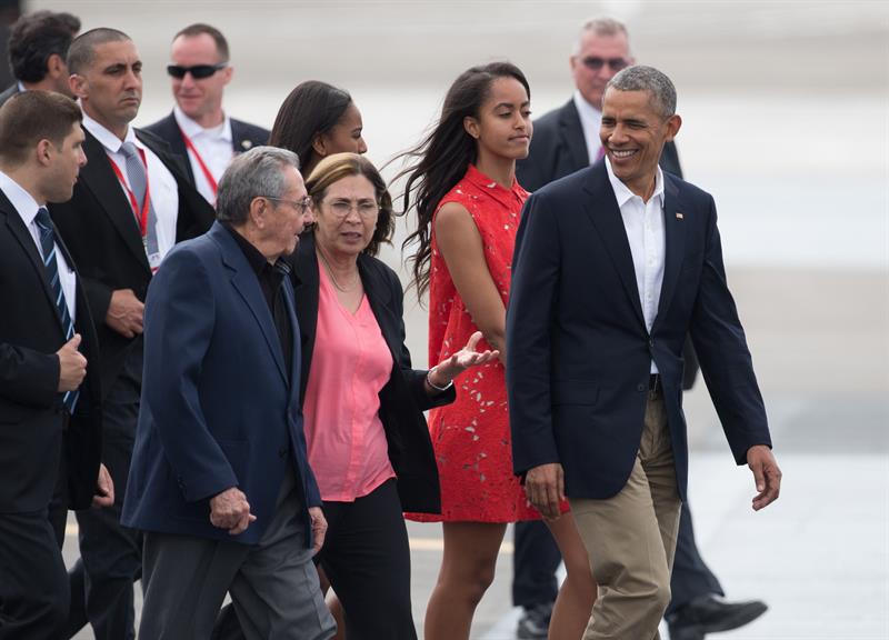El Presidente de Cuba, Raúl Castro, despide a Barack Obama después de su visita a Cuba en marzo del 2016.