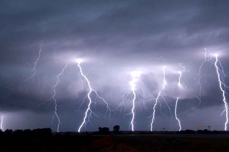 Cuando la tormenta eléctrica provoca el paro del servicio, aunque este se restituye de forma automática, tardan horas en recuperarse los caudales y las presiones en las tuberías y por ende, la llegada del agua a su destino.