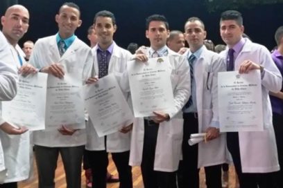 Nuevos egresados en especialidades médicas en Villa Clara