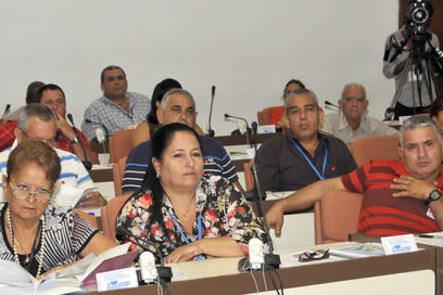 Analizan diputados al Parlamento deficiencias de la zafra azucarera