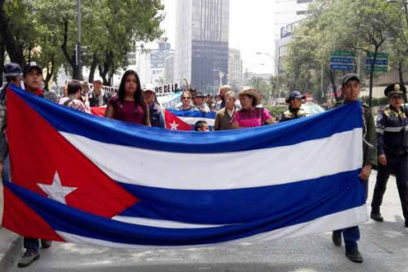 Mexicanos marchan por Cuba y contra el bloqueo de EE.UU.