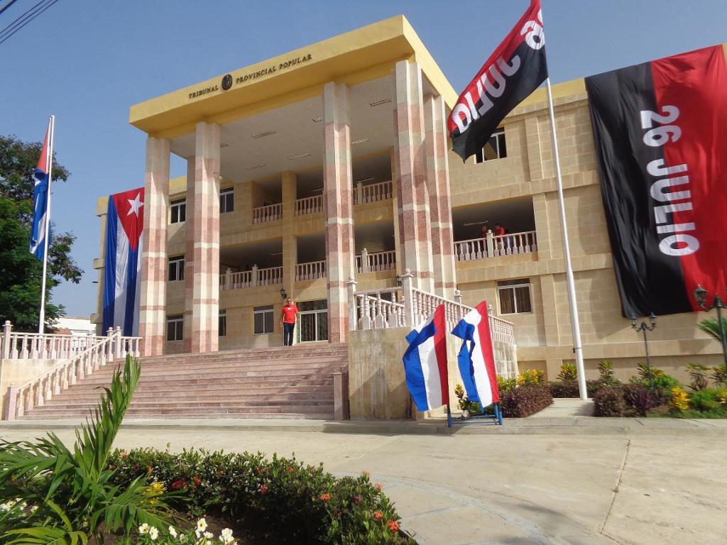 La nueva sede del Tribunal Popular Provincial está ubicada en el céntrico reparto Roberto Reyes de Bayamo. Foto: Lianet Suárez Sánchez