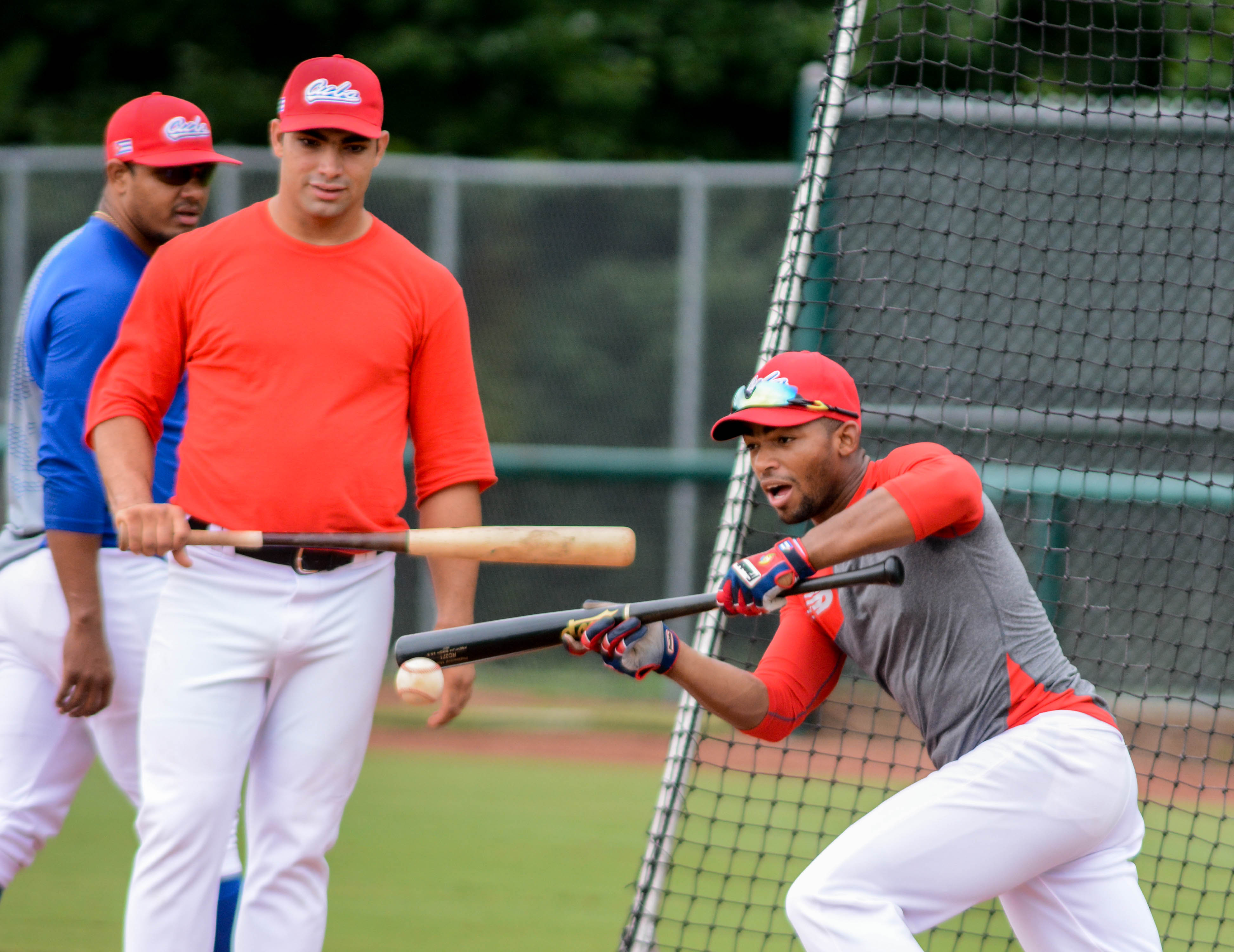Las prácticas del equipo Cuba son presenciadas por varios equipos que forman parte de la organización USA Baseball. Foto: Abel Padrón Padilla