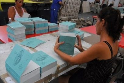 Innovadores gráficos guantanameros garantizan próximo curso escolar
