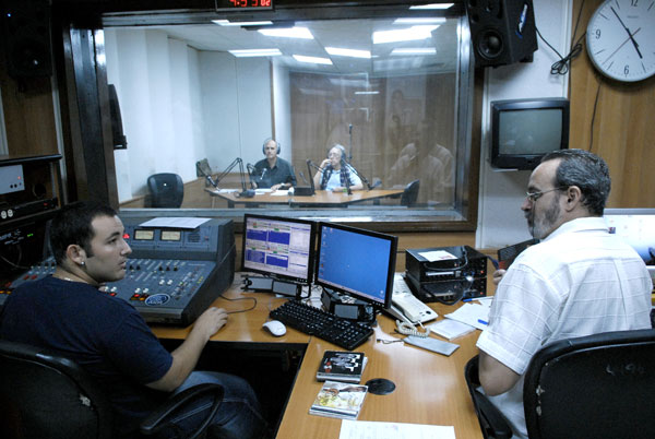 Radio cubana arriba a sus 95 años.