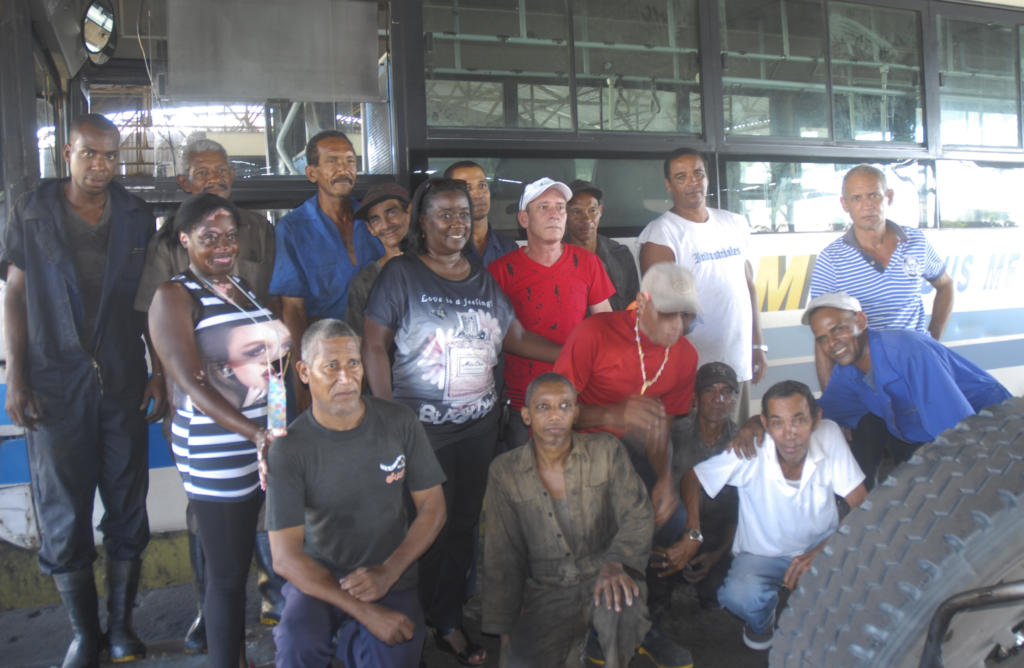 Elena, al centro, junto a algunos miembros del colectivo. Foto: Agustín Borrego Torres