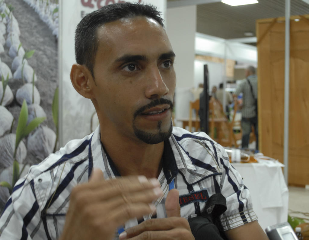 Los cultivos de cacao se hacen con plantas mejoradas genéticamente, afirmó Pablo Clapé. Foto: Agustín Borrego Torres