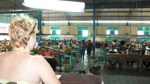Numerosos encuentros de los escritores con colectivos laborales se producen en el transcurso de la Cruzada.