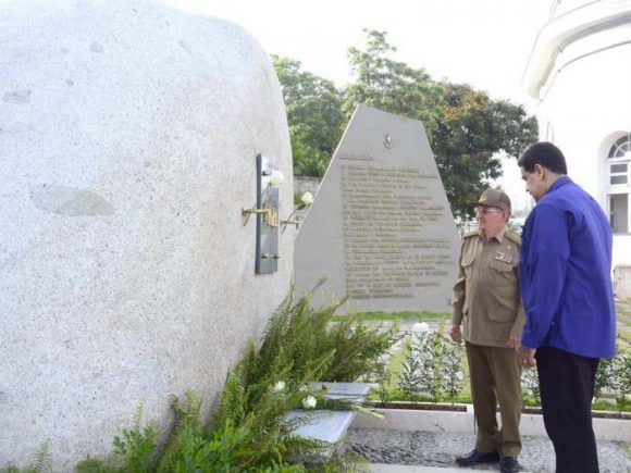 Nicolás Maduro y Raúl Castro le rindieron homenaje a Fidel este 15 de agosto de 2017. Foto: Estudios Revolución