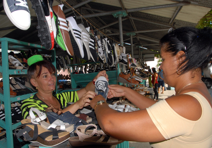 Los jóvenes trabajadores del sector no estatal en Camagüey contribuirán con mediante el Consejo de las BTJ, el primero del país, a la solución de problemáticas de la localidad. Foto: Otilio Rivero Delgado