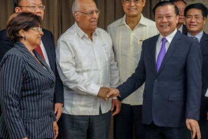 Cuban Minister of Economy and Planning receives his Vietnamese counterpart