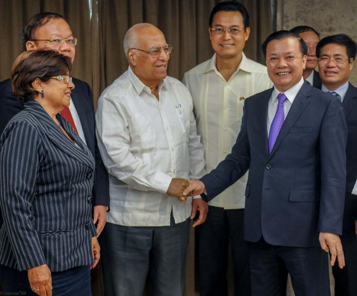 During the meeting, both ministers welcomed the progress made in exchanging experiences and negotiating joint investment projects. Photo: Jose M. Correa