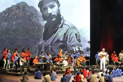 Inaugurada exposición fotográfica dedicada a Fidel junto a La Colmenita
