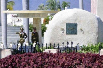 Raúl pays his respects to Cuba’s national hero and the Comandante en Jefe