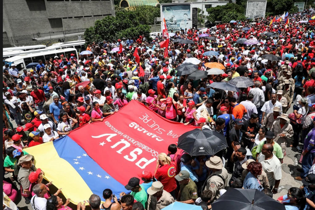 El pueblo chavista se volcó este viernes a las calles de Caracas en apoyo a la instalación de la ANC.